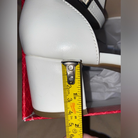 White Heeled Sandal Sz. 7.5 - Picture 8 of 8